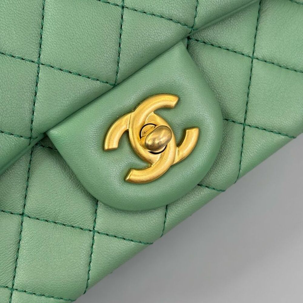 Chanel Women Pre-Loved Bag Very Good Condition - Picture 6 of 9